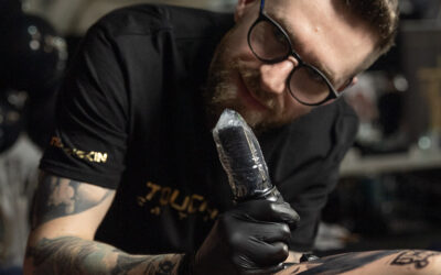 Tatuaż czarno-szary – dlaczego ten styl najlepiej się starzeje?  Tatuażysta Bydgoszcz | Czarno-szare realistyczne tatuaże #6